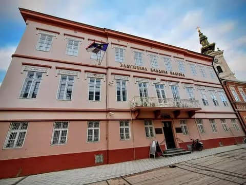Platoneum Building
